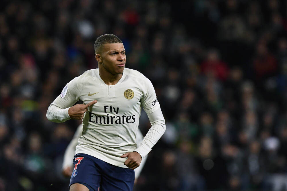 今日面孔｜当选香港立法会议员，“微笑剑后”江旻憓有了新身份